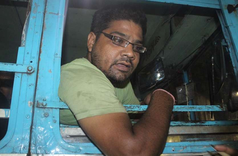 kolkata West Bengal कोलकाता में अब निजी बस चालकों व कंडक्टरों को वेतन