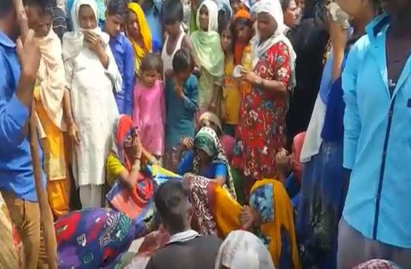 death रिक्शा चालक को तेज रफ्तार डीसीएम ट्रक ने मारी टक्कर, एक की मौके पर ही मौत