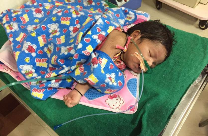 newborn died सात दिन से जिंदगी और मौत के बीच जंग लड़ रहे नवजात आखिर हारा जिंंदगी की जंग, अहमदाबाद ले जाते समय हुई मौत