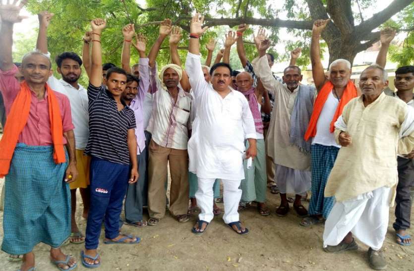 पीएम मोदी का विरोध करते वाराणसी के किसान PM मोदी पर किसान विरोधी होने का आरोप, निकाला मार्च, किया प्रदर्शन