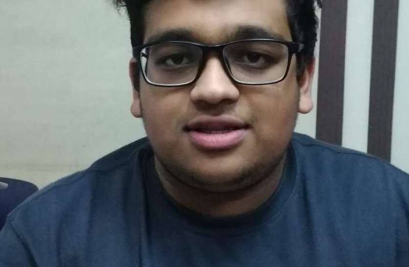SOCAIL MEDIA APP एफबी और इंस्टा जैसा एप उदयपुर में बना, नाम-कार्डबॉक्स.....मिलिए इस 17 साल के धु्रव भाणावत से
