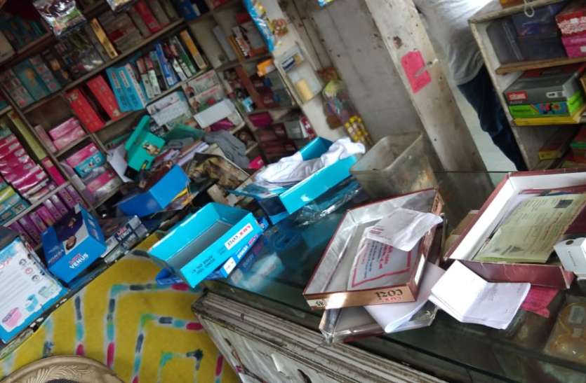 Thieves break the distance from the police station थाने से कुछ ही दूरी पर चोरों ने तोड़े ताले