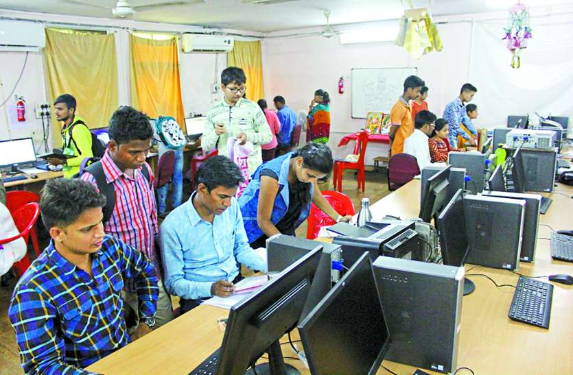 engineering colleges seats इंजीनियरिंग कॉलेजों में आवंटित सीटों के मुकाबले 50 फीसदी प्रवेश