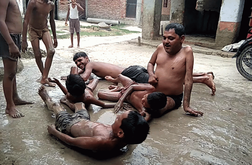 Unique effort to rains In Bikapur Faizabad इंद्र देवता को खुश करने के लिए किया कुछ ऐसा देखकर आप भी रह जायेंगे हैरान