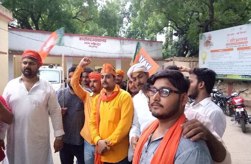 up hindi news भाजपा और सपा के बीच चुनार पुल को लेकर खिंची सियासी तलवार, दोनों दल आमने-सामने