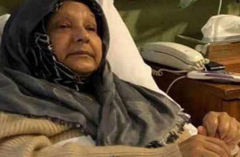 nawaz इस बीमारी से जूझ रहीं नवाज शरीफ की पत्नी कुलसुम