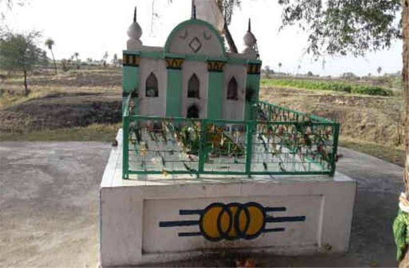 patrika गैर मुस्लिमों का गांव, मनोकामना पूरी होने पर पीर को चढ़ाते हैं चूरमा
