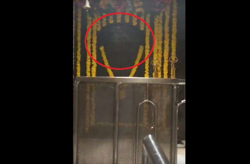 sai baba 'साईं बाबा' की ये फोटो सोशल मीडिया पर हो रही वायरल, किया जा रहा एेसा दावा