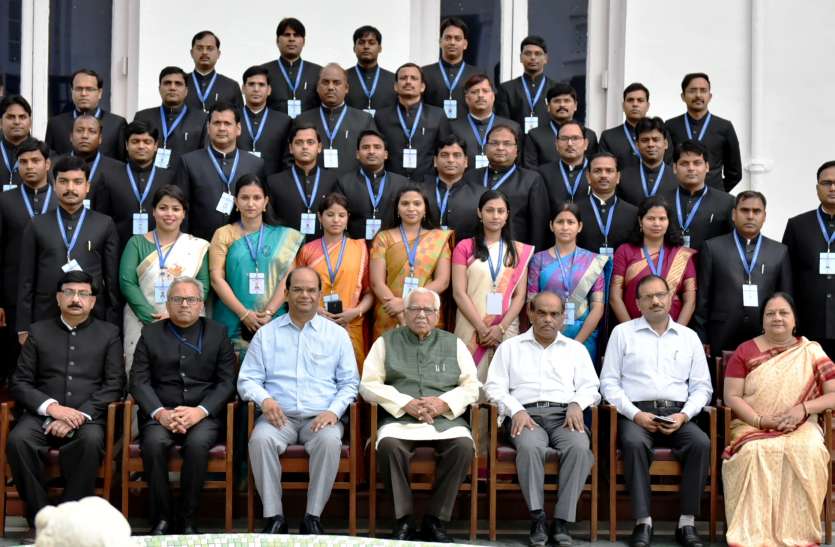 Governor appeal for good behaviour with Janata पीड़ित फरियादी के साथ अच्छा बर्ताव करें PCS अधिकारी-राज्यपाल