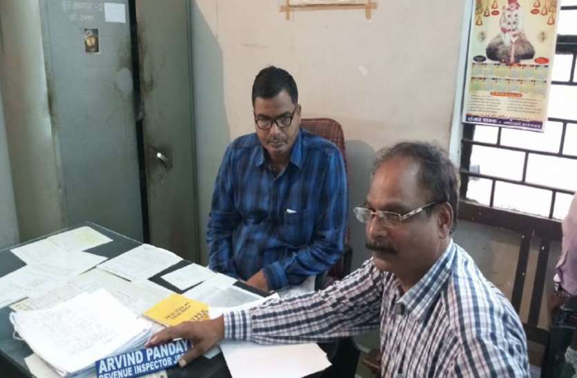 Lokayukta arrested Revenue inspector लोकायुक्त ने आरआई को रंगे हाथों 5500 रिश्वत लेते दबोचा, मचा हड़कंप