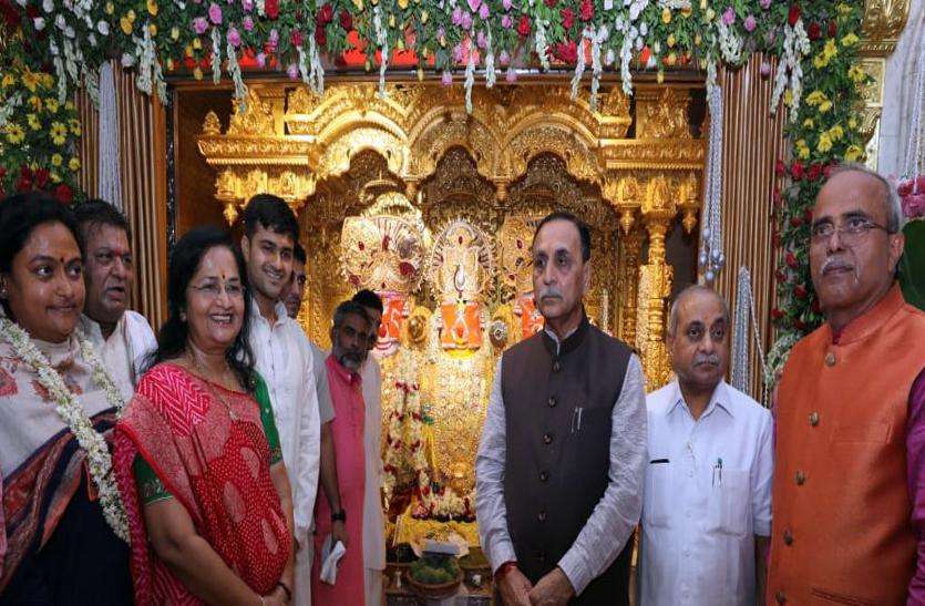 Jagannath temple भगवान के स्वर्णवेश के दर्शनों को उमड़े श्रद्धालु