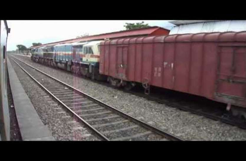 accident evade in Goods train बारिश से दबा रेल ट्रैक, दुर्घटनाग्रस्त होने से बची मालगाड़ी