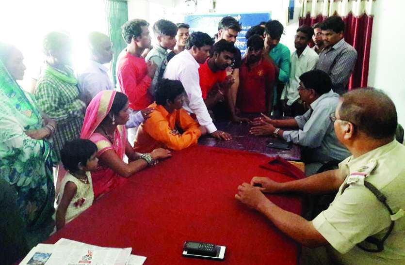 युवक की फांसी की घटना में नया मोड़ मृत युवक के परिजनों ने प्रेमिका के रिश्तेदारों पर लगाया हत्या का आरोप