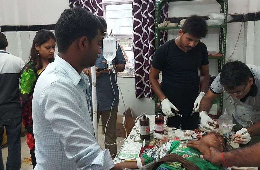 sirohi abuorad गिरवर के पास हादसा: शादी समारोह में जा रहे थे बाराती, ट्रैक्टर ट्रॉली पलटी, 30 घायल