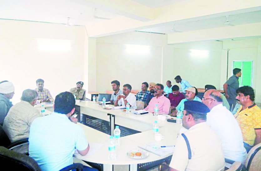 Road safety committee traffic-parking system upgraded अब टीम बनाकर दुरुस्त की जाएगी पार्किंग, काटेंगे चालान