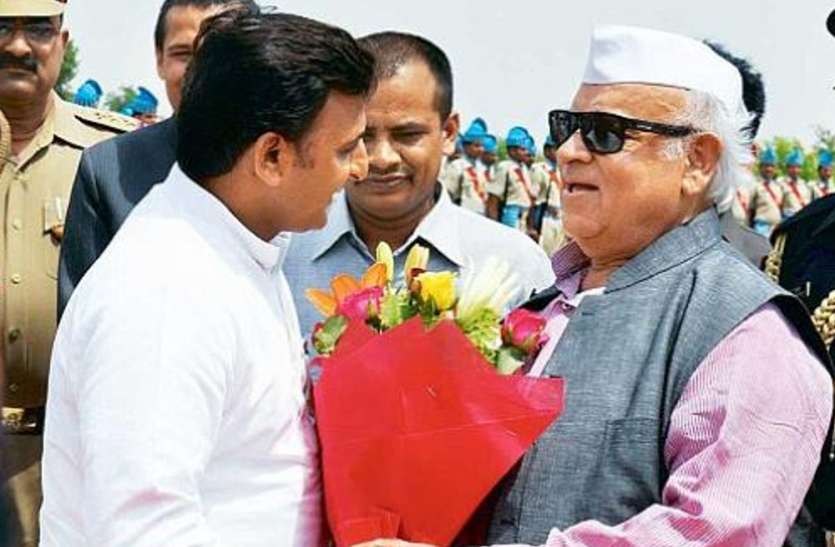 Akhilesh Yadav meeting with ajit kuraishi पूर्व राज्यपाल अजीत कुरैशी से मिले अखिलेश, बीजेपी पर साधा निशाना
