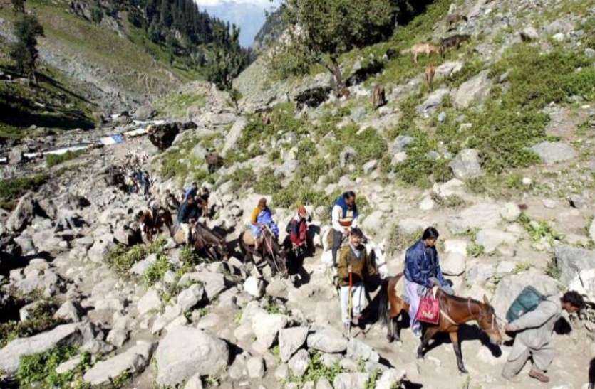 amarnath yatra a batch of pilgrims leave on saturday अमरनाथ यात्रा: तीर्थयात्रियों का एक और जत्था रवाना, अब तक 1,65,000 लोग कर चुके है दर्शन