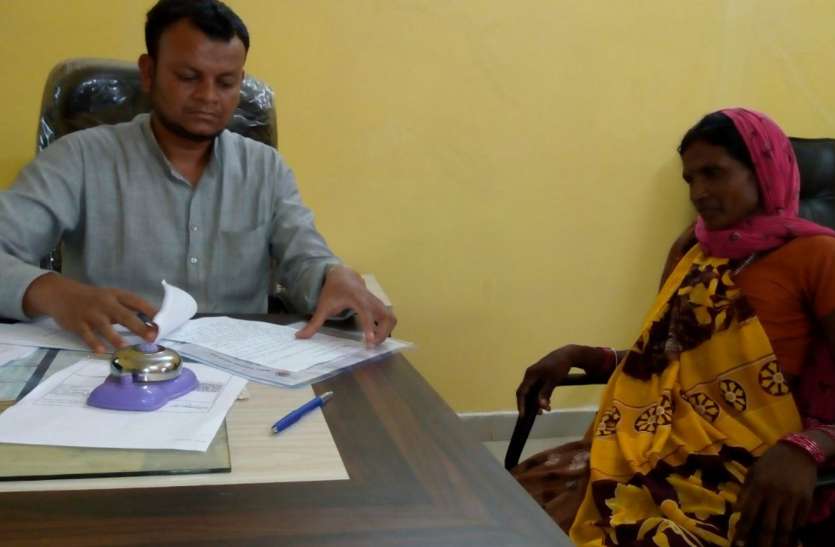 Rural people are being cheated in public service center लोक सेवा केन्द्र में ठगे जा रहे ग्रामीण