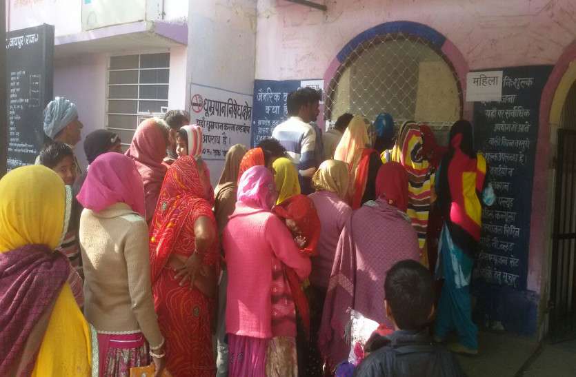 free-medicine-scheme मरीज निशुल्क दवा की लेकर आ रहे आशा, मिल रही 'निराशा'