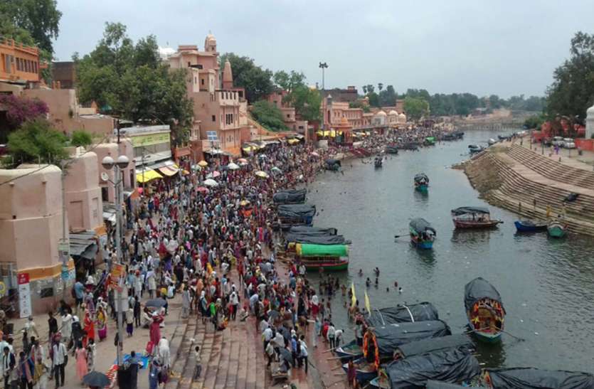CHITRAKOOT आषाढ़ अमावस्या पर उमड़ा श्रद्धालुओं का सैलाब, लाखों ने लगाई मंदाकिनी में डुबकी