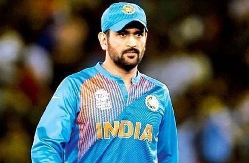 dhoni IND vs ENG : क्या इस सीरीज में द्रविड़ और गांगुली की बराबरी कर पाएंगे धोनी ?