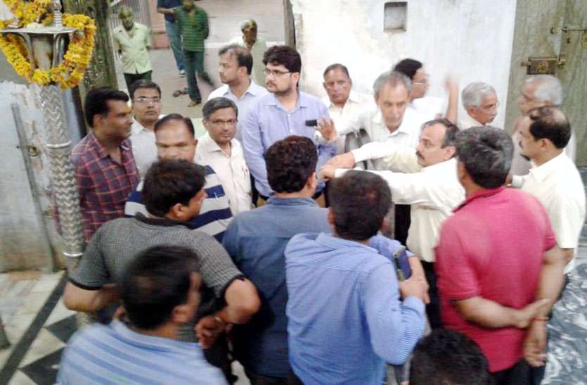 diggi kalyan mandir कल्याण मंदिर में विकास कार्यों में धीमी गति से नाराज हुए अधिकारी