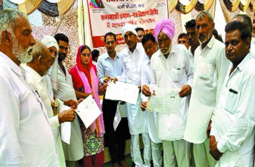 farmer 'अब आ रहे फोटो खिंचवाने, तीन साल पहले घोषणा, पैसे आज तक नहीं मिले