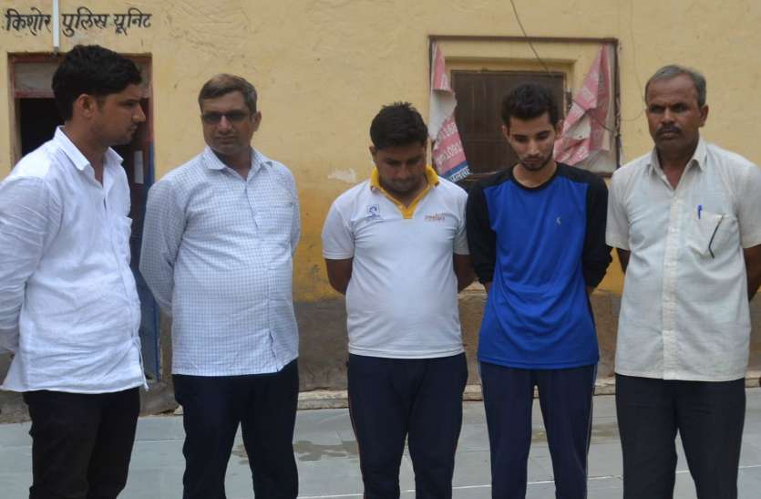 Paper cheating Busted before Rajasthan Constable recruitment exam 2018 राजस्थान पुलिस भर्ती परीक्षा 2018 शुरू होने से पहले बड़ा खुलासा, ये लोग दो दिन में बनने वाले थे करोड़पति