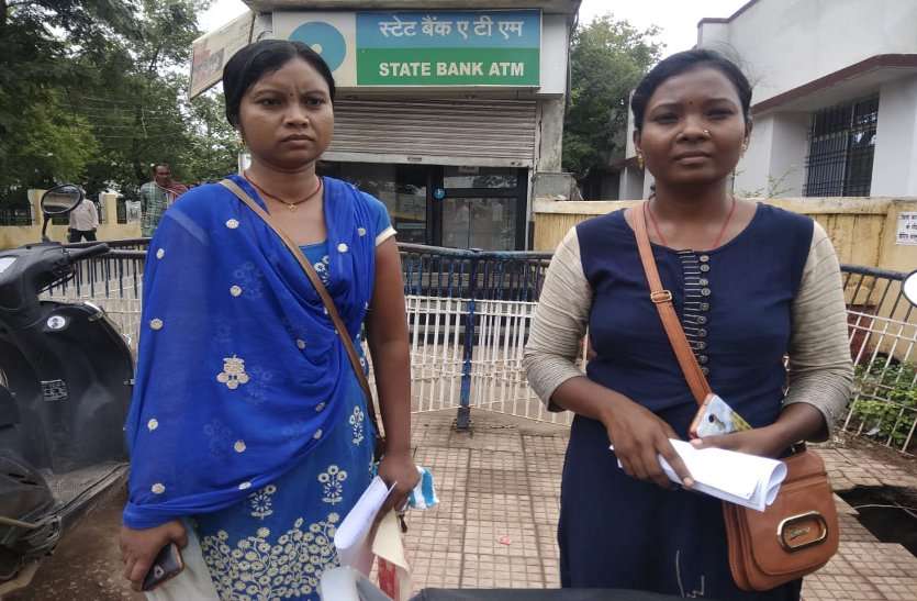 system जाति व रंगभेद कर नौकरी से निकालने का आरोप