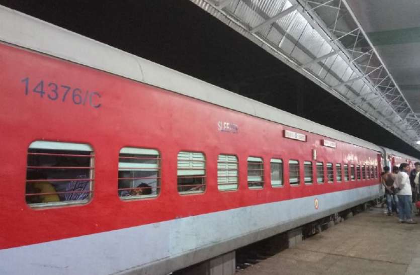 train accident in madhya pradesh ...हो सकता था एक और बड़ा रेल हादसा, पलट जाती गोरखपुर-यशवंतपुर एक्सप्रेस