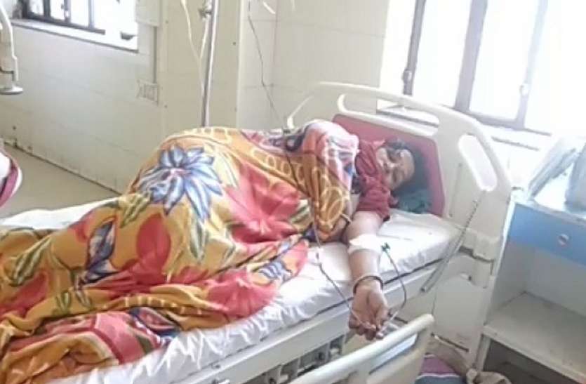 male doctor slap to mother who gave birth a baby बेरहम डॉक्टर को नहीं आई शर्म प्रसूता के गाल पर इसलिए जड़ दिया थप्पड़, दर्द में तड़प रही प्रसुता का हुआ बुरा हाल