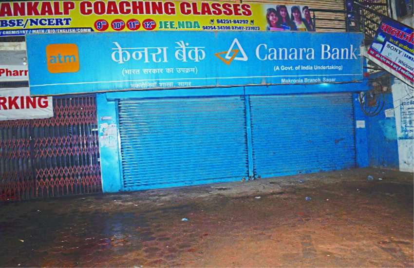 ATM booth Closed night Disorder ATM booth Closed night Disorder