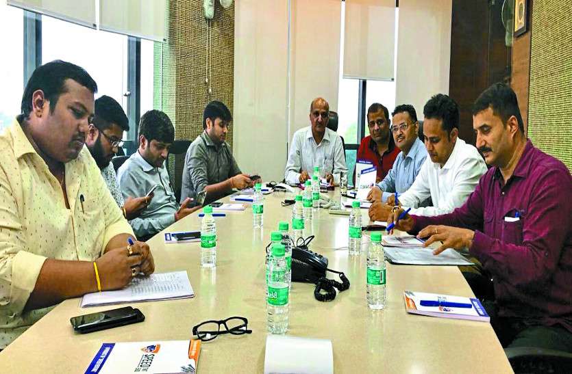 steel स्टील की कीमतों में आई भारी गिरावट, अब व्यापारी होंगे केंद्र और राज्य के बीच आमने-सामने