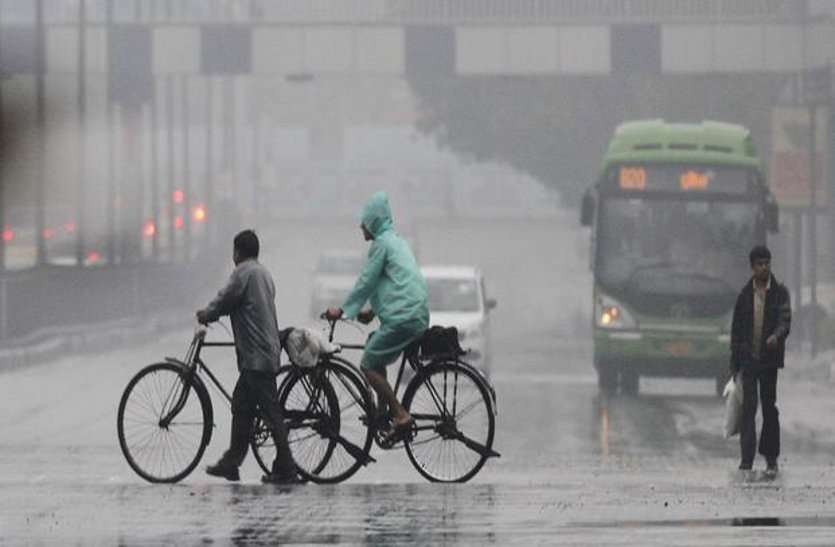 baarish मौसम का रेड अलर्ट : शहर के कई इलाकों में हो रही बारिश तो कहीं छाए घने बादल