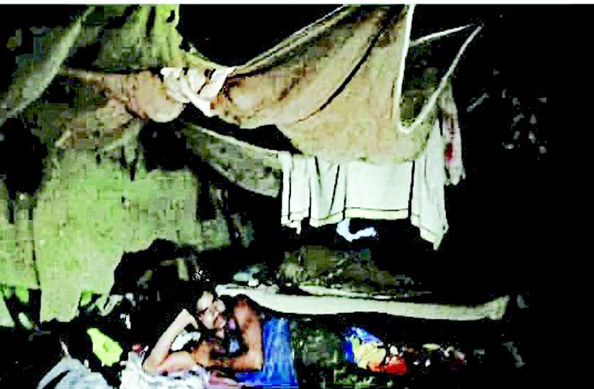 Chhattisgarh news यहां माओवादियों का डर इतना, हेलीकॉप्टर से आता है जवानों का राशन, बारिश में ऐसी होती खुद की सुरक्षा