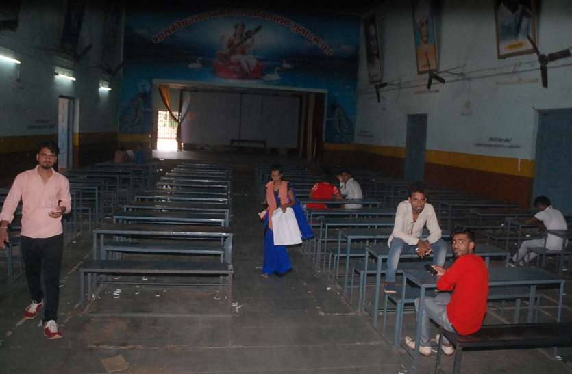 college उच्च शिक्षा मंत्री के प्रभार वाले जिले में ही प्रोफेसरों के आधे पद खाली