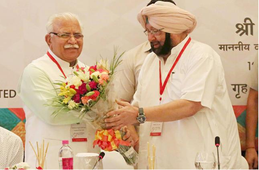 khattar and amrinder file photo हरियाणा की चिट्ठी : मुख्यमंत्री खट्टर की पहल पंजाब के मुख्यमंत्री मानने को तैयार नहीं