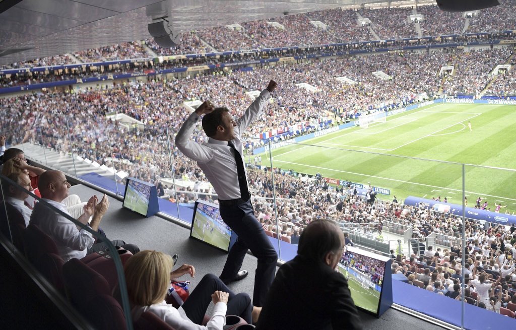 French President Macroon did Amitabh dance after the victory, won the hearts of millions of people