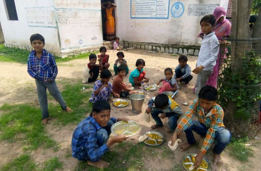Midday meal disorder school मध्यान्ह भोजन की गुणवत्ता में नहीं हो रहा सुधार