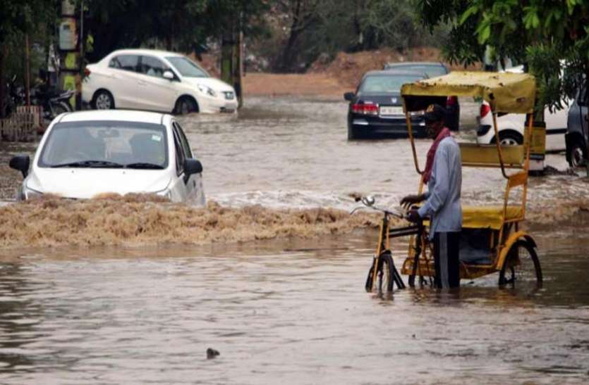 Car सावधान: बारिश के मौसम में कार चलाते वक्त कभी न करें ये गलती, पछताने का मौका नहीं मिलेगा