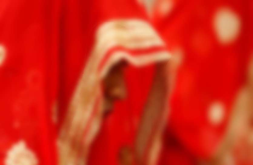 dulhan रात में सास के पास से सोने गई बहू, सुबह कमरे में गई तो देखकर हो गई हैरान