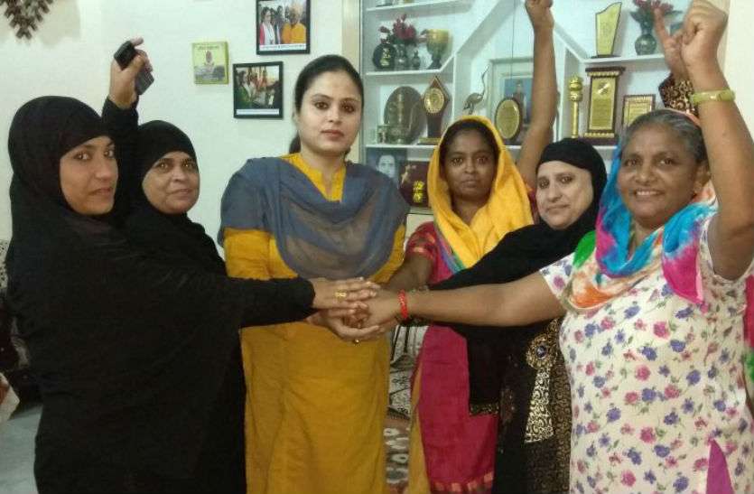 farhat केंद्रीय मंत्री की बहन फरहत नकवी को इस्लाम से खारिज करने की तैयारी