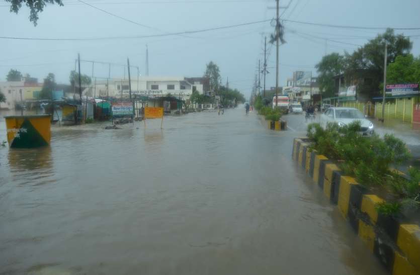 Weather In Rajasthan : Latest news and update on rain कई स्थानों पर जबरदस्त बारिश, जलभराव देख लोग कह रहे.. बाढ़ आई