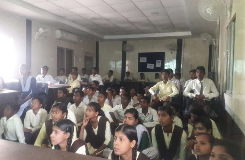No land for model school मॉडल स्कूल बनाने शिक्षा विभाग को नहीं मिल रही जमीन