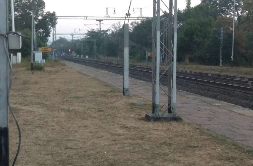 No footage bridge facility in small stations छोटे स्टेशनों में नहीं फुटओवर ब्रिज की सुविधा