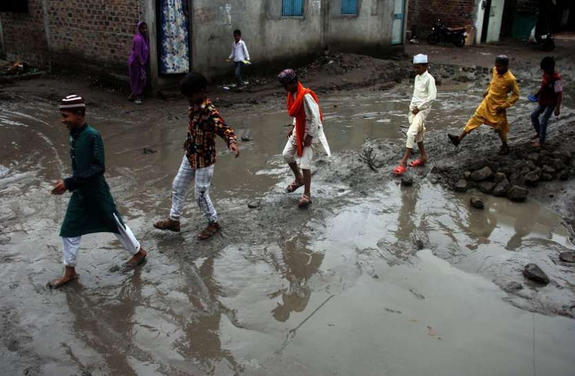 heavy rain in bhinay village झमाझम बारिश में भीगा राजस्थान का यह गांव ,आधे घंटे में हुआ इस गांव का यह हाल