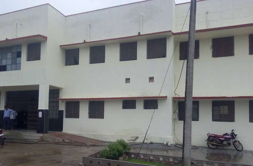 pratapgarh विज्ञान पढऩा है तो ही मिलेगी हॉस्टल की सुविधा, अन्यथा करना होगा पलायन