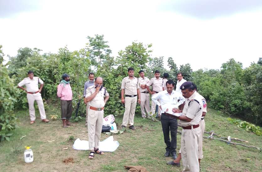 Love affair for five years The marriage proposal was abusive, the murd पांच सालों से प्रेम प्रसंग; शादी का रखा प्रस्ताव तो गला घोंट कर दी प्रेमिका की हत्या, सायकल पर शव लाद जंगल में कर दिया दफन