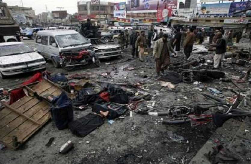 Blast पाकिस्तान में फिर फटा बमः धमाके में चार लोग घायल, कई वाहनों के उड़े परखच्चे