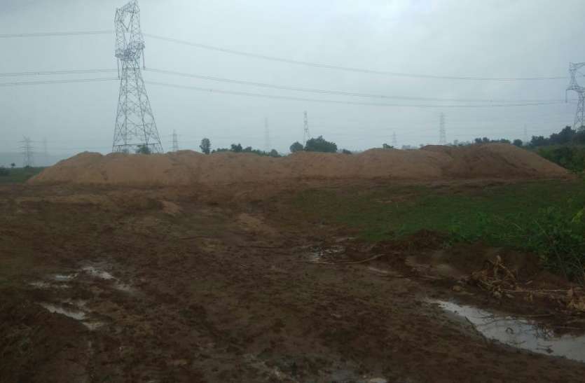 Action between the forest department and the mineral department वन विभाग और खनिज विभाग के बीच फंसी कार्रवाई